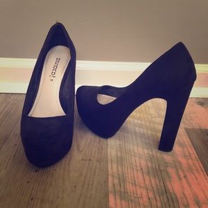 Black suede H&M high high heel